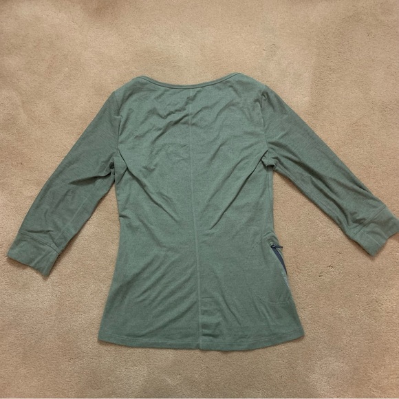 The North Face Flashdry heathered olive green athletic hiking shirt - Picture 8 of 9